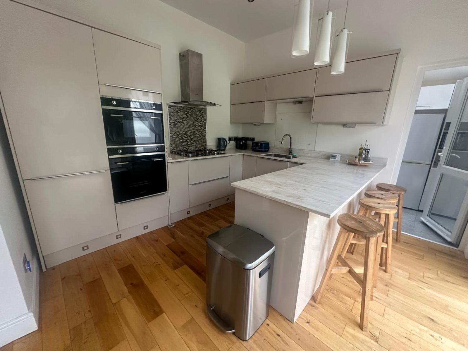 Luxurious Living 4 Bedroom Home Londen Buitenkant foto