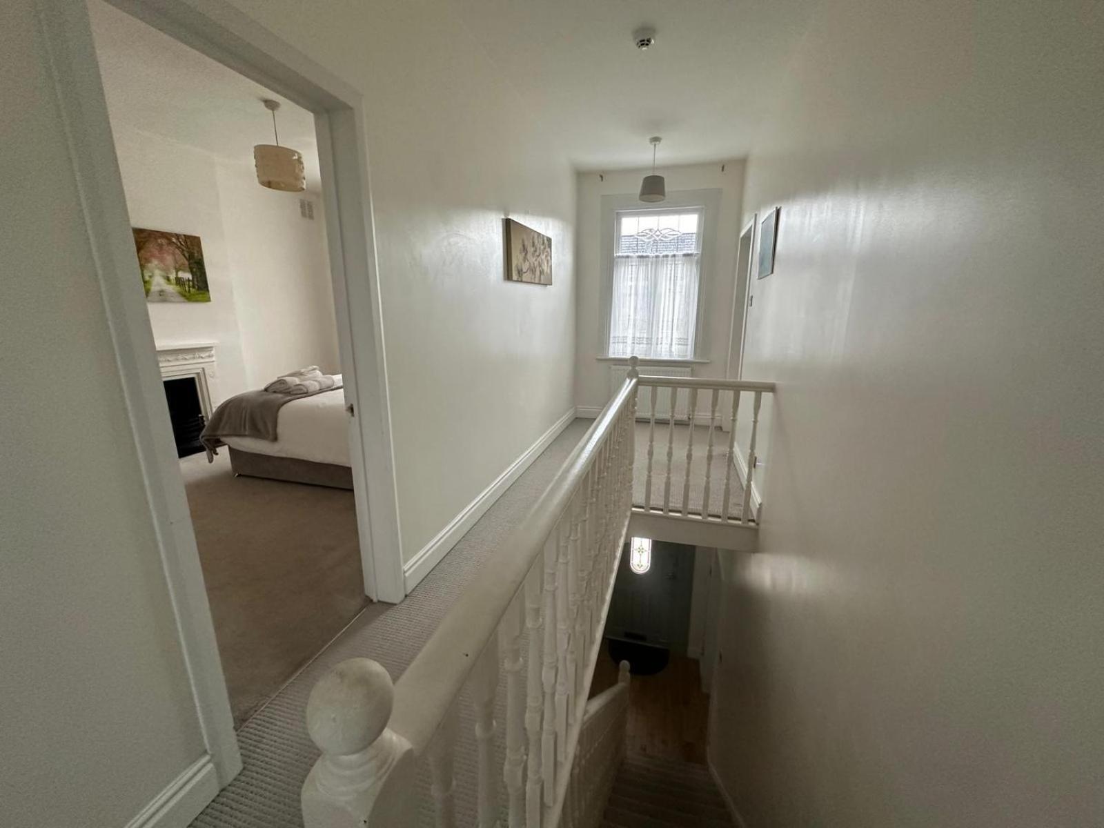 Luxurious Living 4 Bedroom Home Londen Buitenkant foto